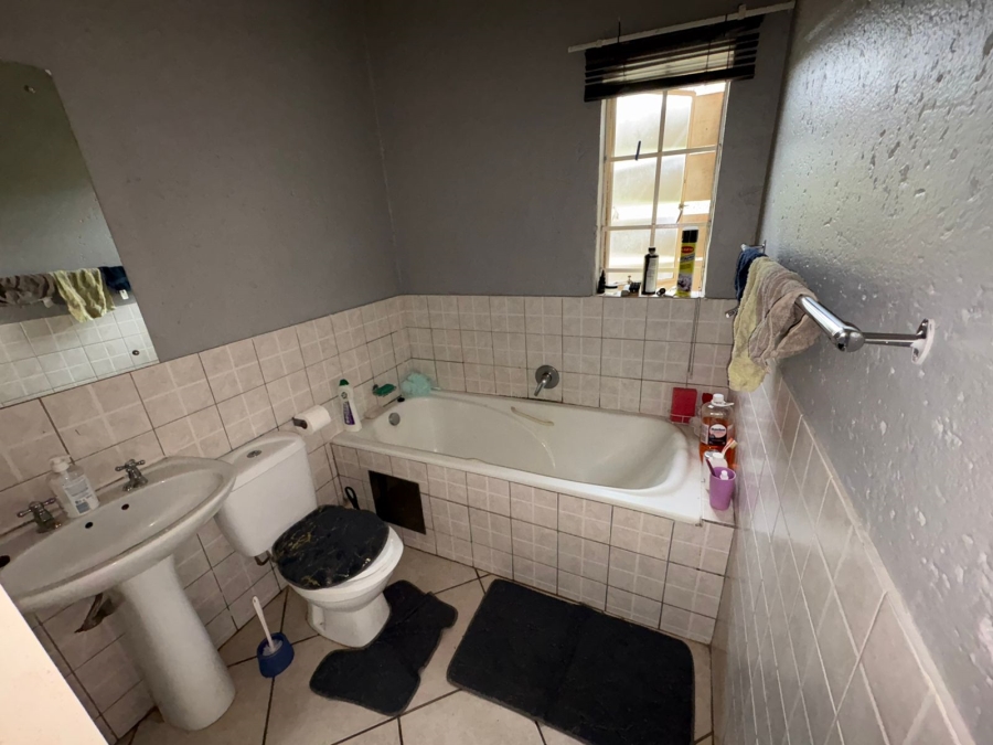 2 Bedroom Property for Sale in Waterkloof East North West